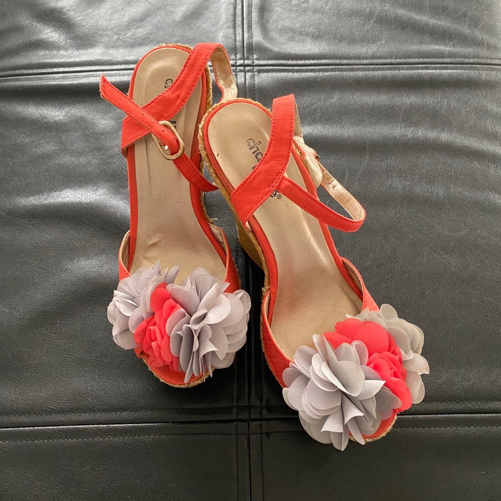 Coral and gray flower wedges